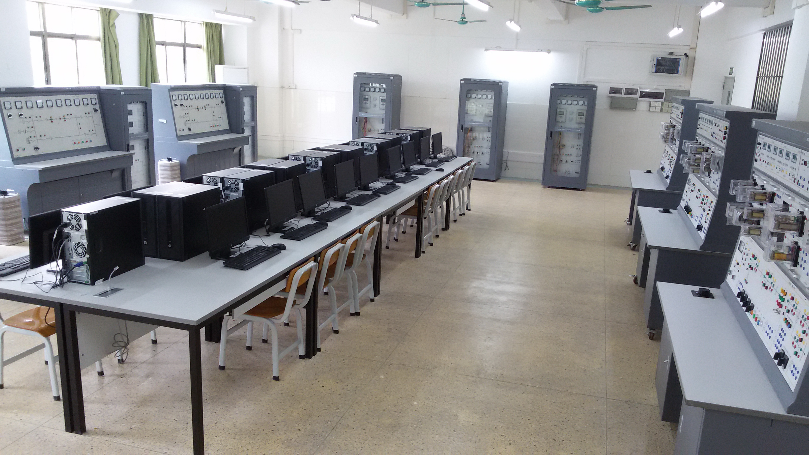 图6 电力系统综合实验室.jpg